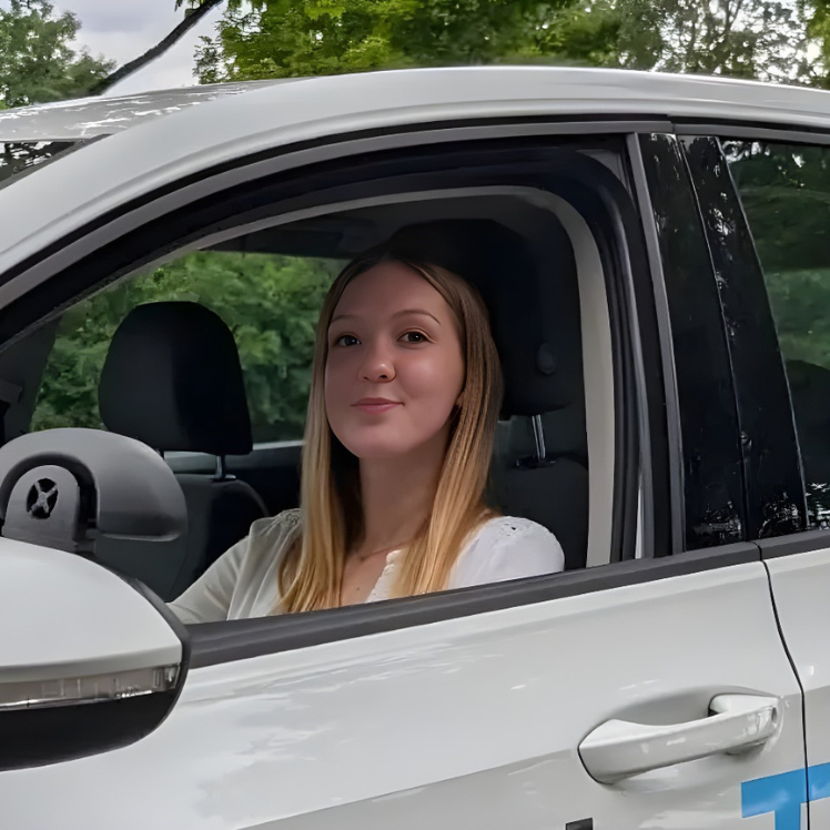 Lea-Marie Badinsky, Fahrlehrerin bei der Fahrschule Totti in Koblenz